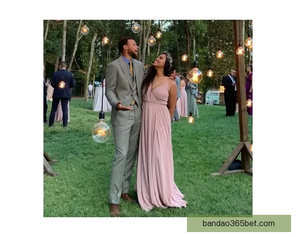 库嫂澄清早年言论称库里非理想型实为自认配不上他