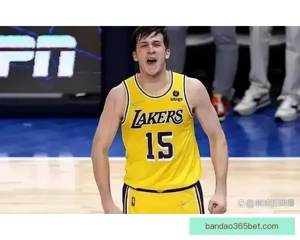 表现超预期今夏多支球队欲挖角湖人或为里夫斯开顶薪合同