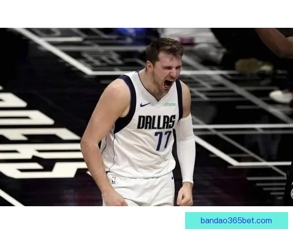 詹姆斯盛赞东契奇关键时刻统治比赛直言疲惫仍全力拼下胜利